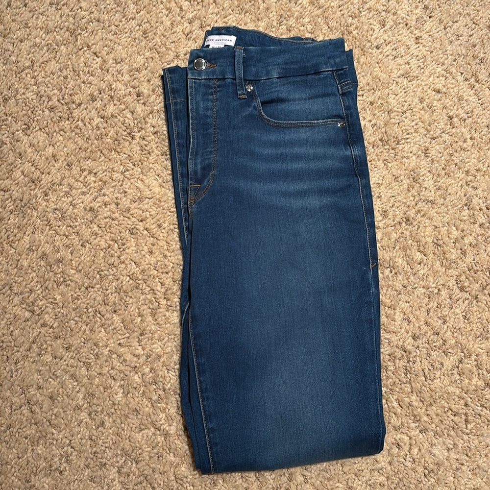 Good American Good Legs Flare Jeans - Mid Blue High-Rise Jeans with Hardware. - Picture 5 of 5